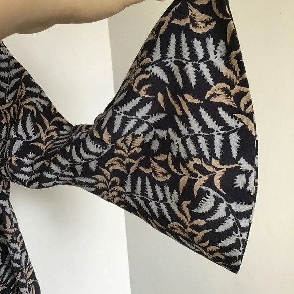 Lafayette 148 NY Silk Blouse Navy Print Small - Picture 3 of 5